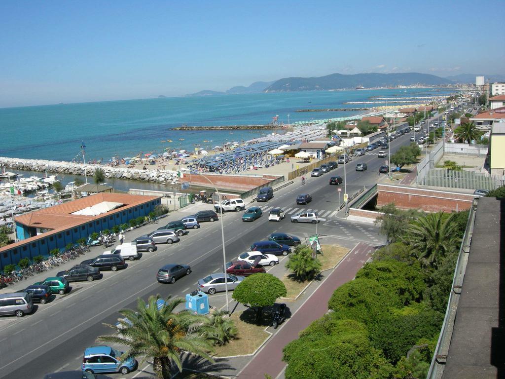 Comfort Beach House Marina di Massa Oda fotoğraf